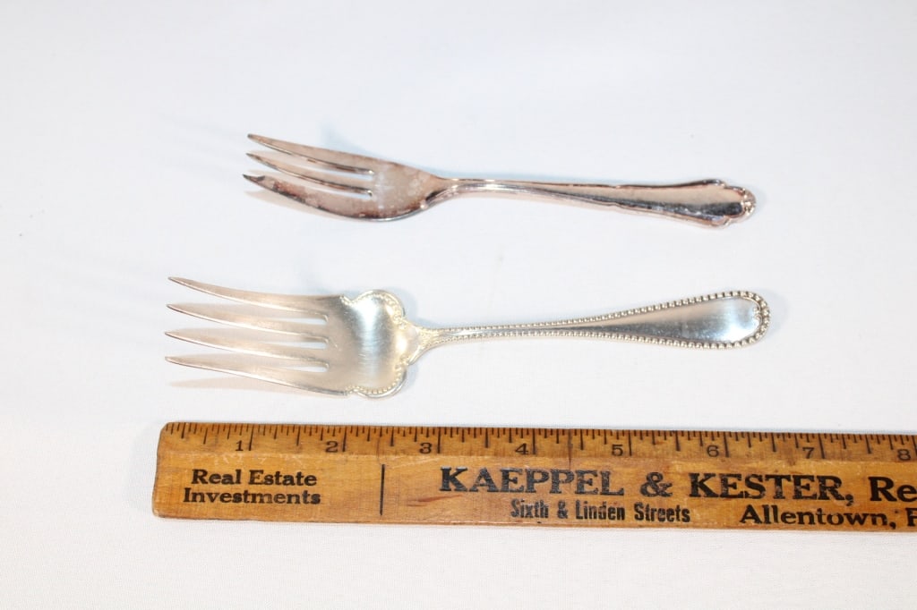 Two sterling silver forks. Weighs 1.74 ozt: Good overall as pictured.