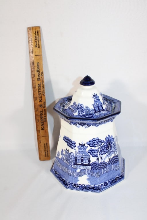 Blue Willow Ironstone octagon biscuit jar: Good overall as pictured