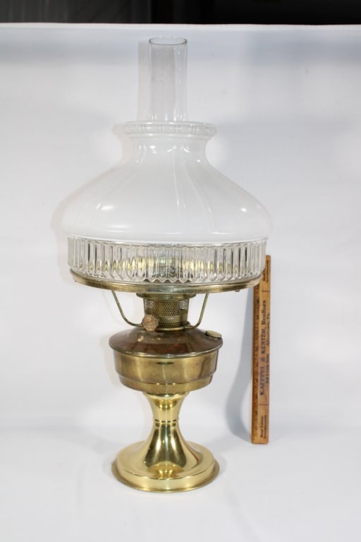 Antique Brass Aladdin oil lamp (1 of 2)