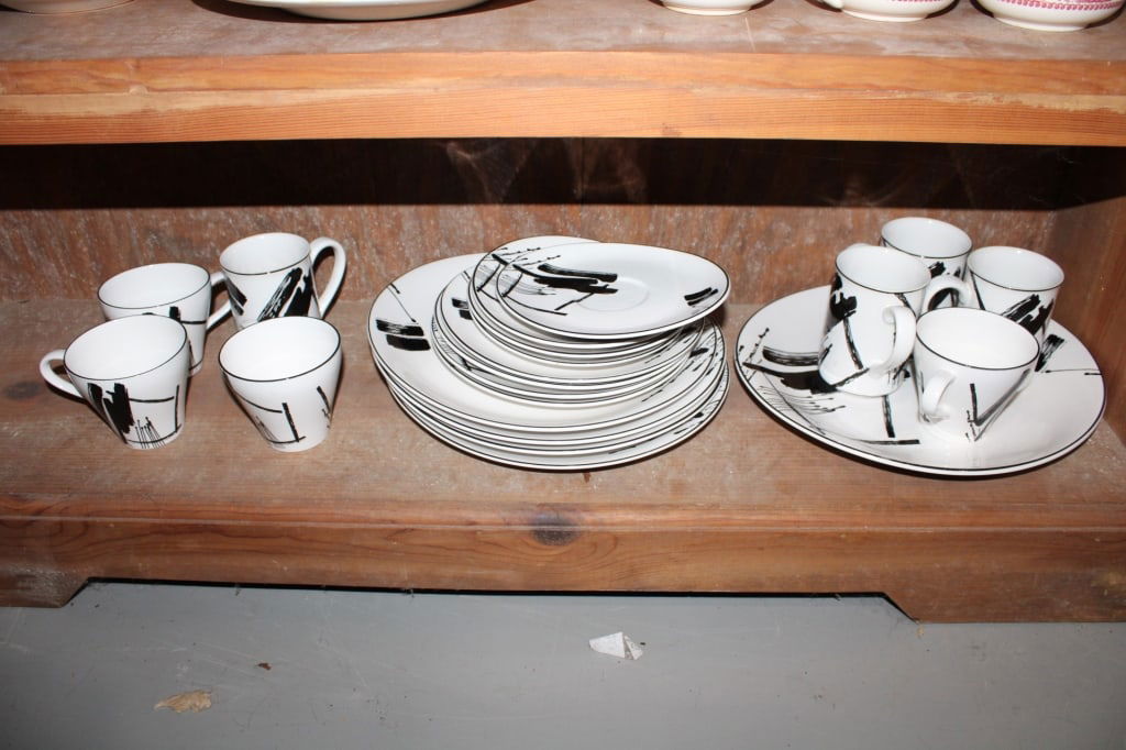 Sango Caligraphy Larry Lazlo China Set (1 of 4)