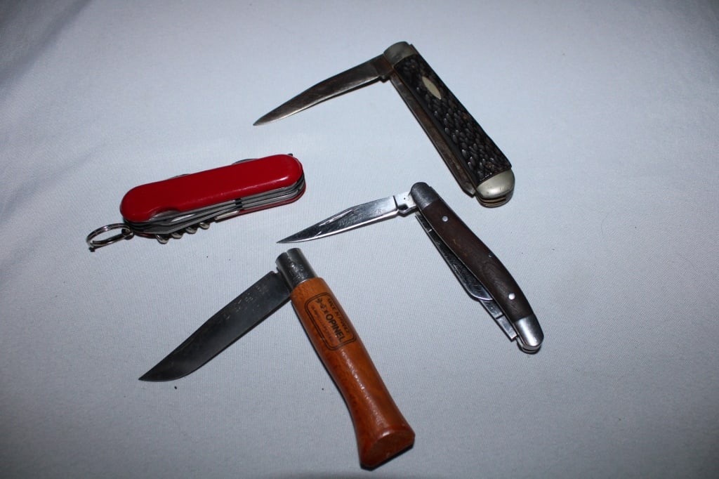 Lot of Pocket Knives - Winchester, Opinel etc. (1 of 5)