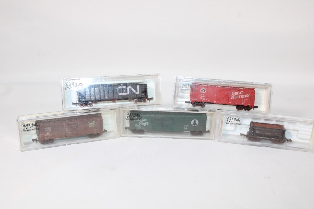 5 Atlas Model Train Cars - Freight etc. (1 of 4)