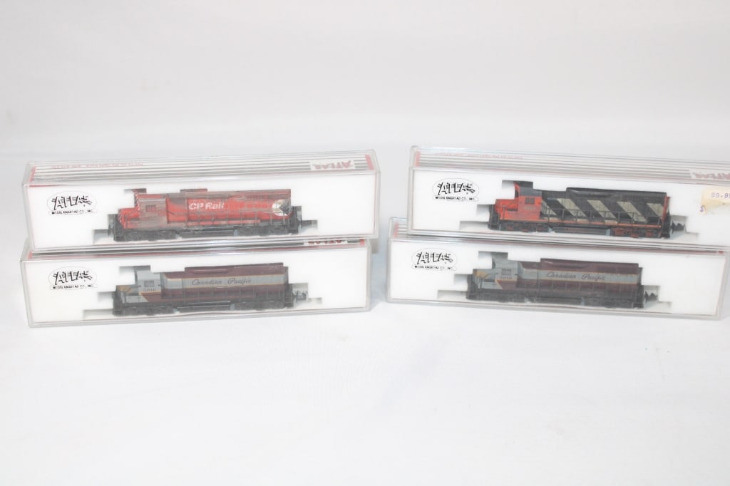 Lot of 4 Atlas Model Train Cars - Engines etc. (1 of 3)