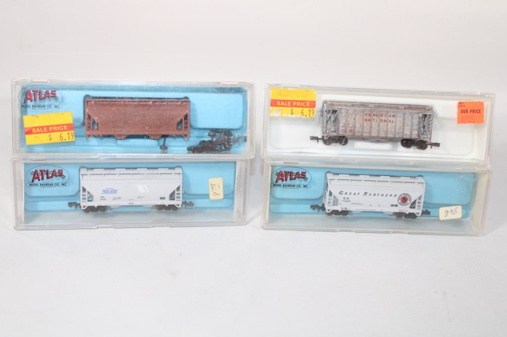 Lot of 4 Atlas Model Train Cars - Freight Cars (1 of 3)