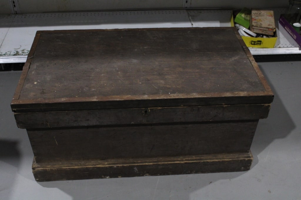 Antique Carpenter's Tool Chest with Contents (1 of 6)