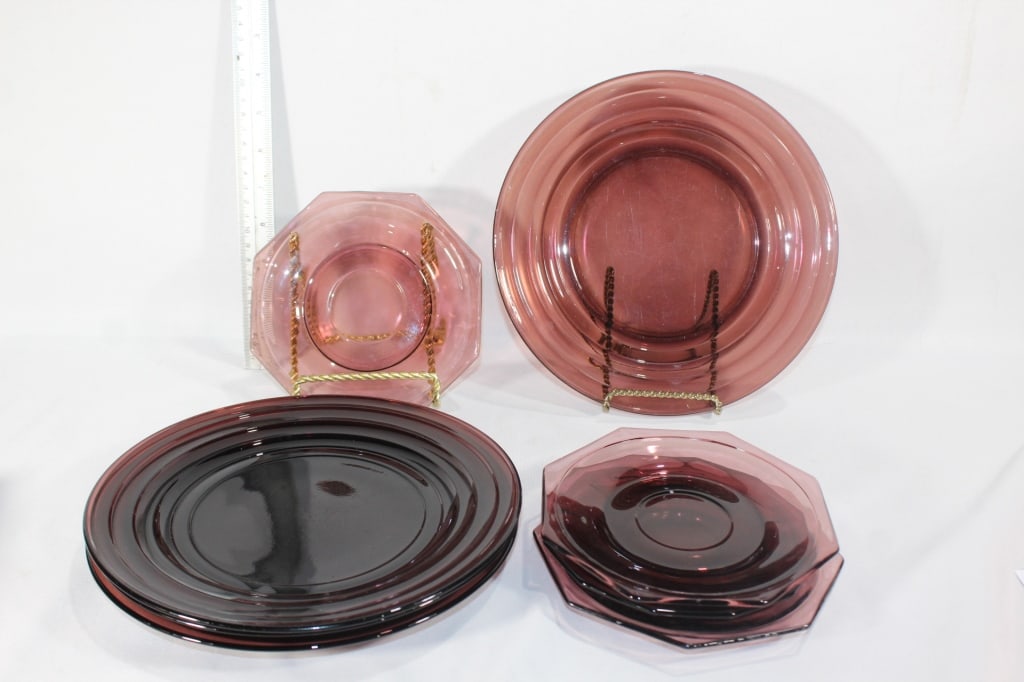 Lot of vintage Amethyst plates (1 of 2)