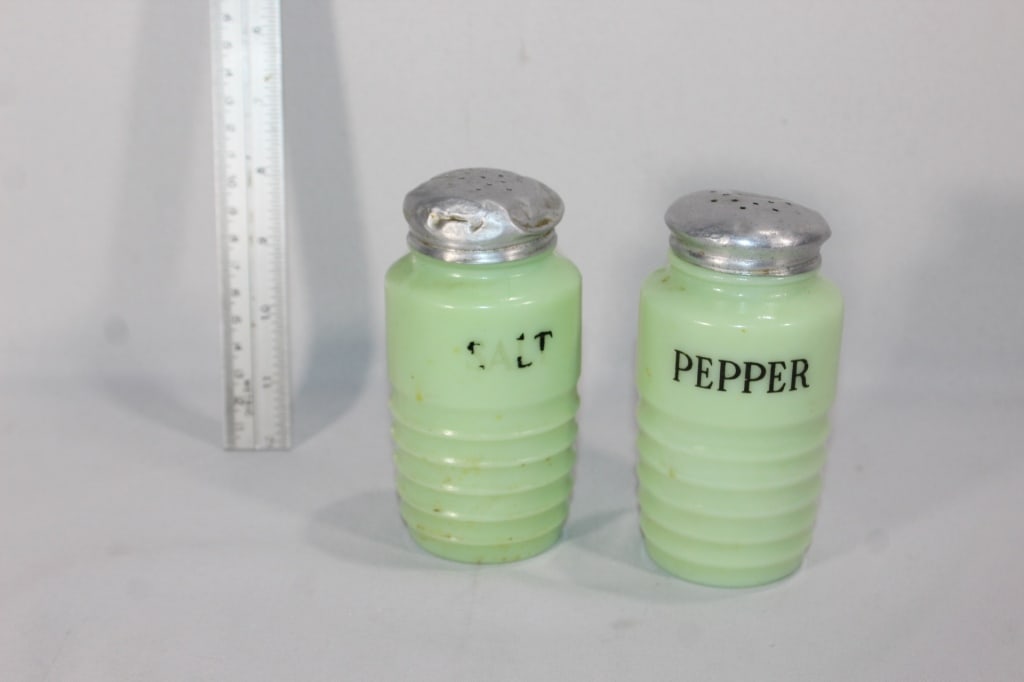 Vintage Jadeite salt and pepper shakers (1 of 2)