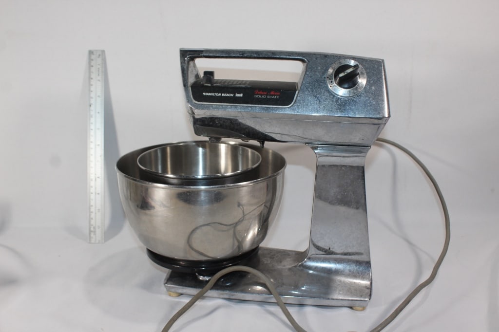 Hamilton Beach Scovil deluxe mixer: Good overall as pictured Works