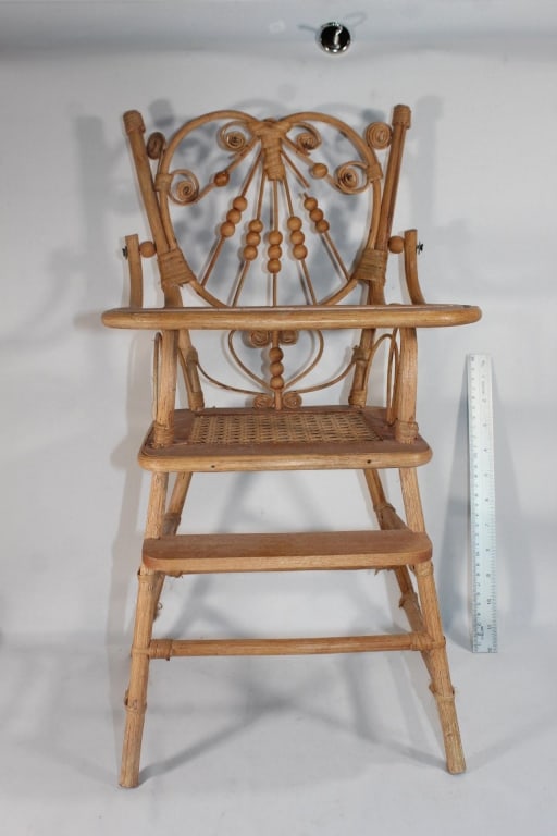 Vintage wicker doll high chair (1 of 2)
