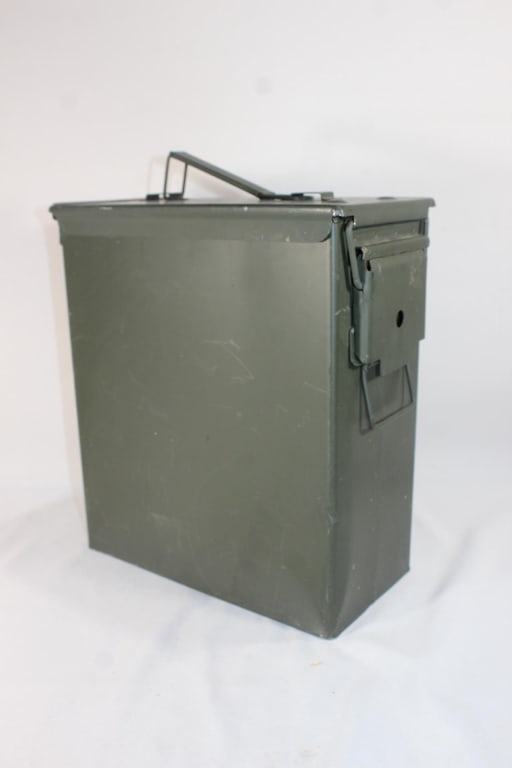 Metal ammo box (1 of 1)