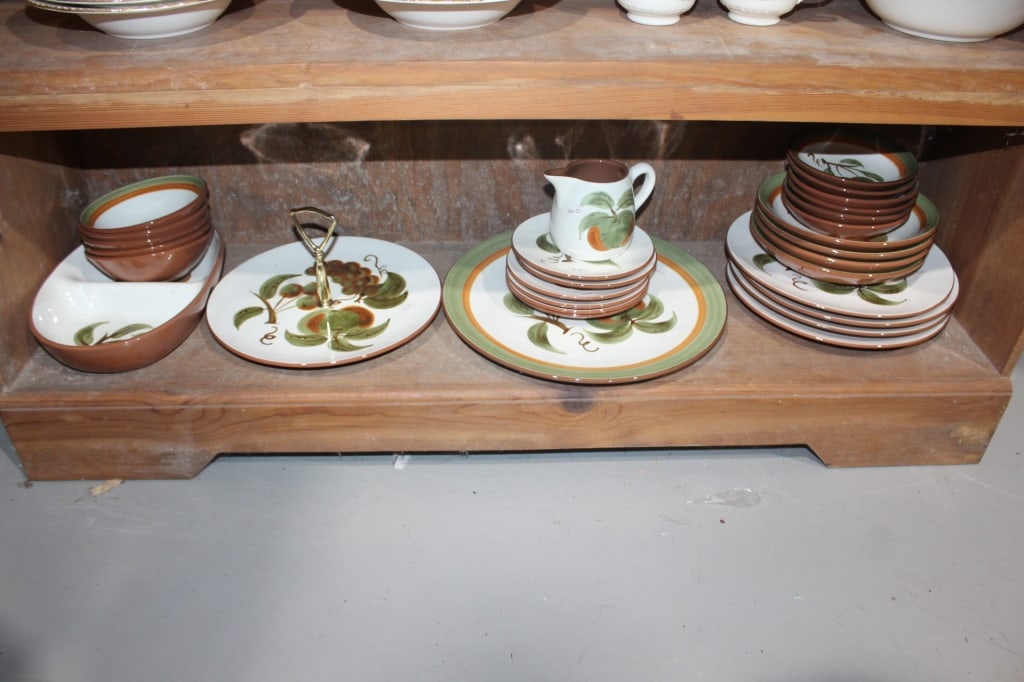 Large Lot of Stangl Orchard Song Pottery: Good overall as pictured