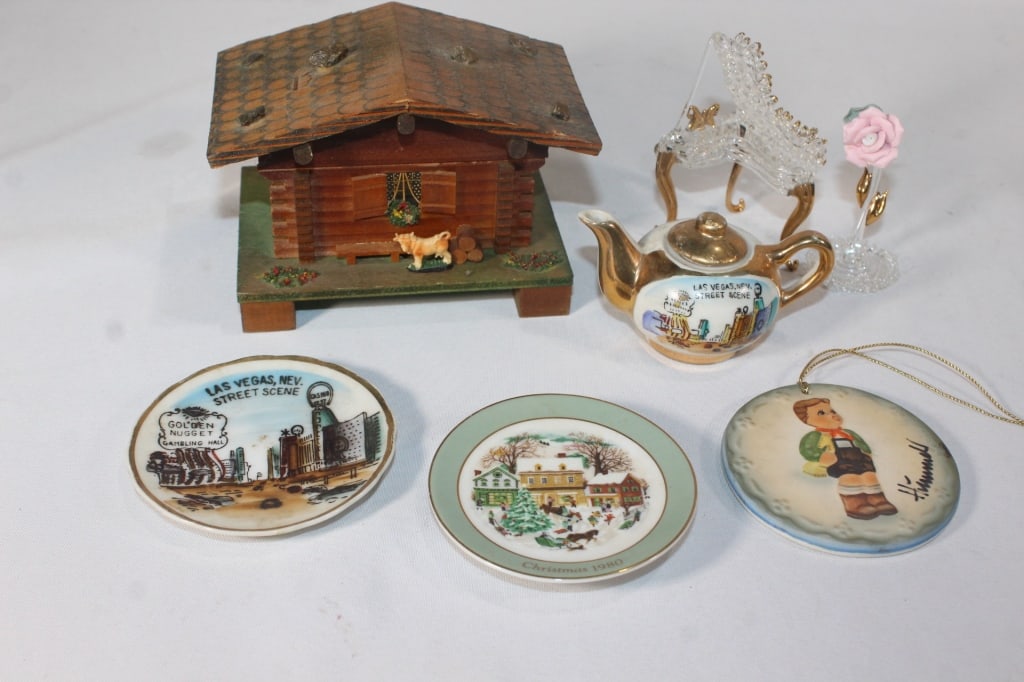 Misc Music Box, Hummel Plate, Las Vegas etc (1 of 3)