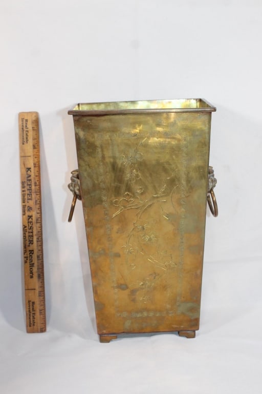VTG hammered brass planter from HONG KONG (1 of 2)