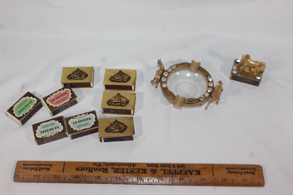 VTG Horse ashtray with matches holder, matches etc (1 of 2)