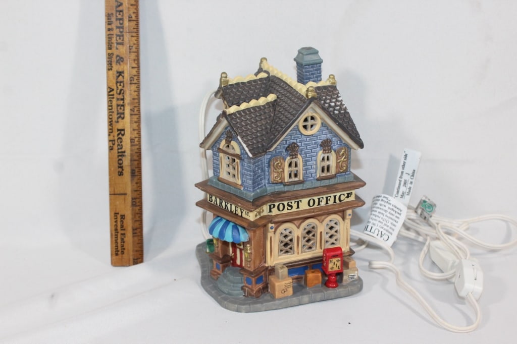 LEMAX Post Office Barkley light up house: Good overall as pictured