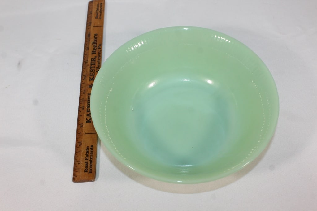 VTG Fire King Jadeite bowl (1 of 2)