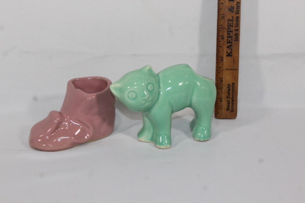 Two VTG planters - Shoe & Cat (1 of 3)