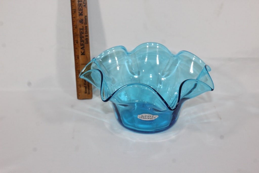 BLENKO glass ruffled bowl (1 of 2)