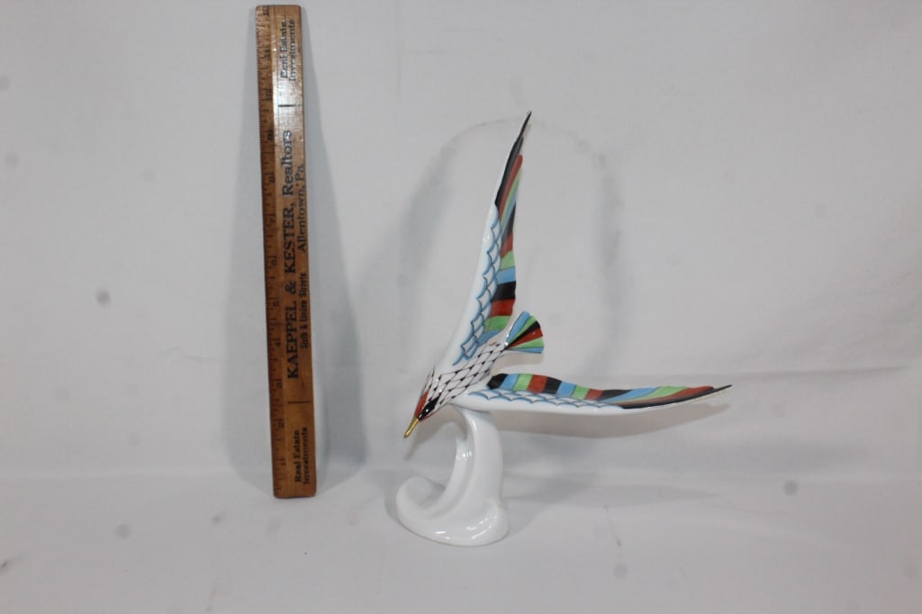 Hollohaza Hungary Handpainted bird: good overall as pictured