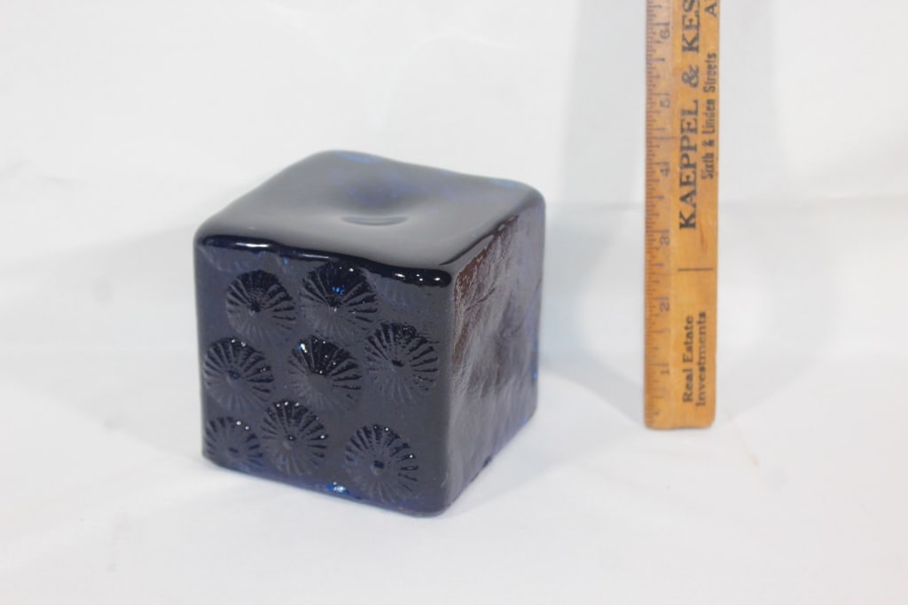 BLENKO Glass Joel Myers cube paperweight (1 of 2)