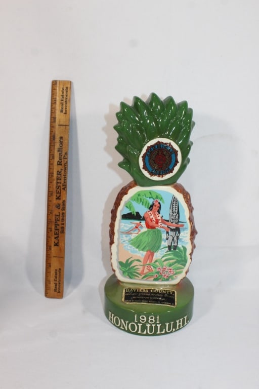 VTG Daviess county empty bourbon bottle: Good overall as pictured