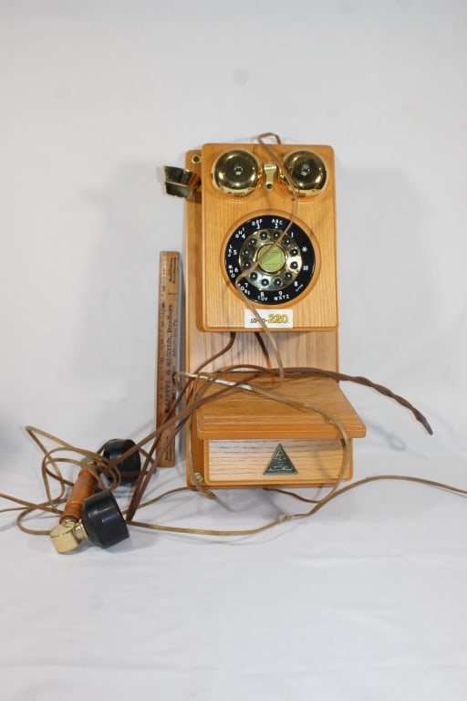 American Heritage wall mount telephone (1 of 3)