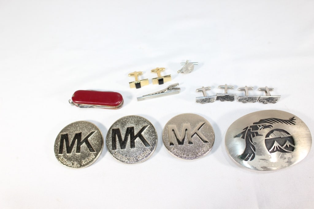 Michael Kors Belt Buckles/Knife/Belt Buckle etc: good overall as pictured
