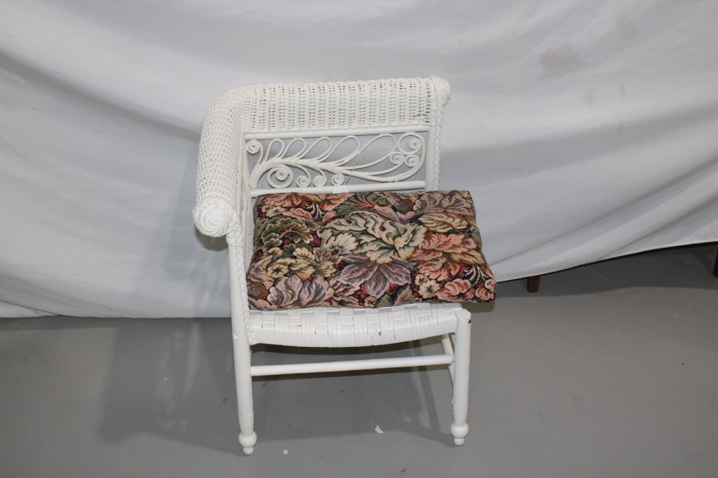 White Wicker Corner Chair With Cushion (1 of 5)