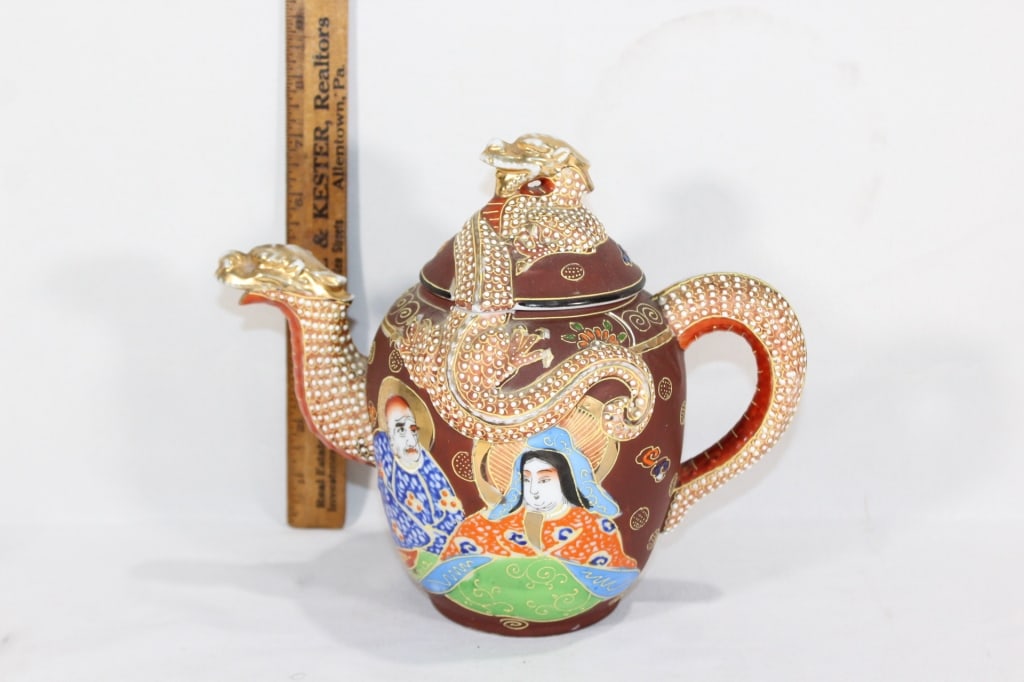 Satsuma Teapot Handpainted Teapot (1 of 4)