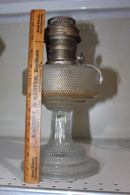 Aladdin Oil Lamp Base no Chimney: Good overall as pictured