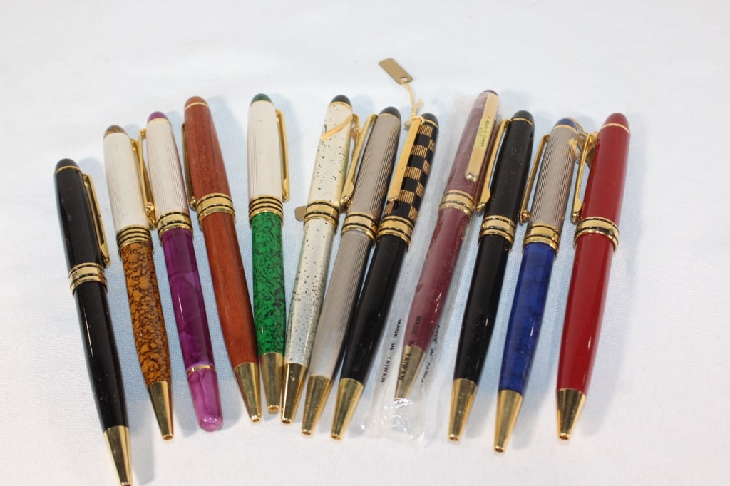 Large Lot of Ball Point Pens - made in Taiwan: Good overall as pictured