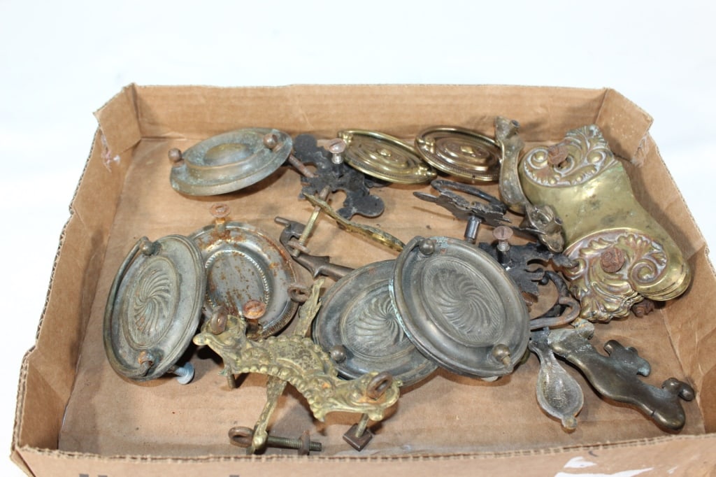 Lot of Misc. Drawer Pulls: Good overall as pictured
