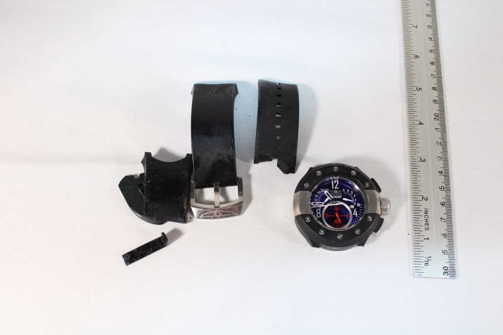 INVICTA S1 Fusion crystal mens watch/Broken strap: good overall condition - untested