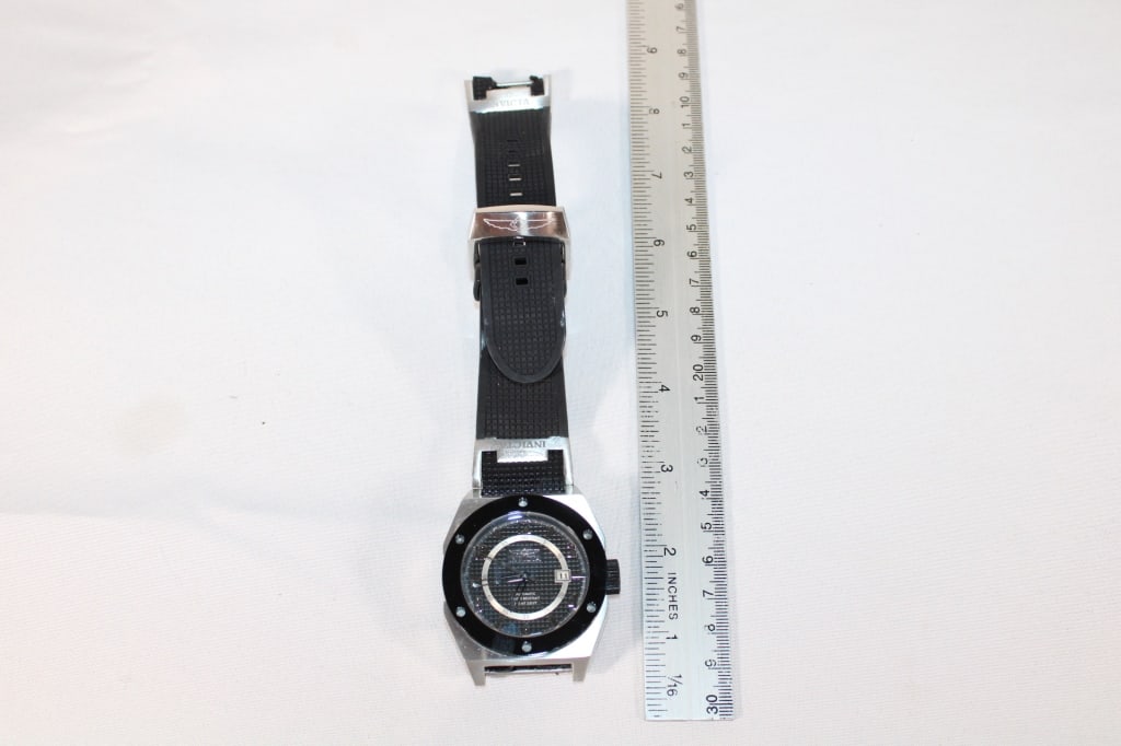 INVICTA FORGE Mens watch with broken band: good overall condition - untested