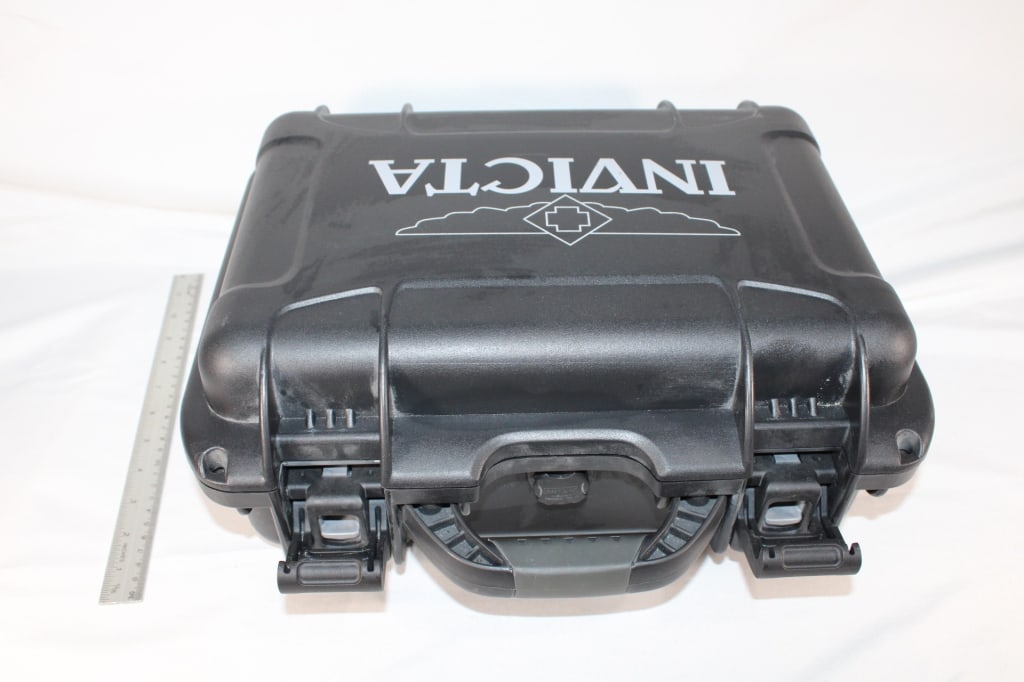 Large INVICTA plastic watch case (1 of 2)
