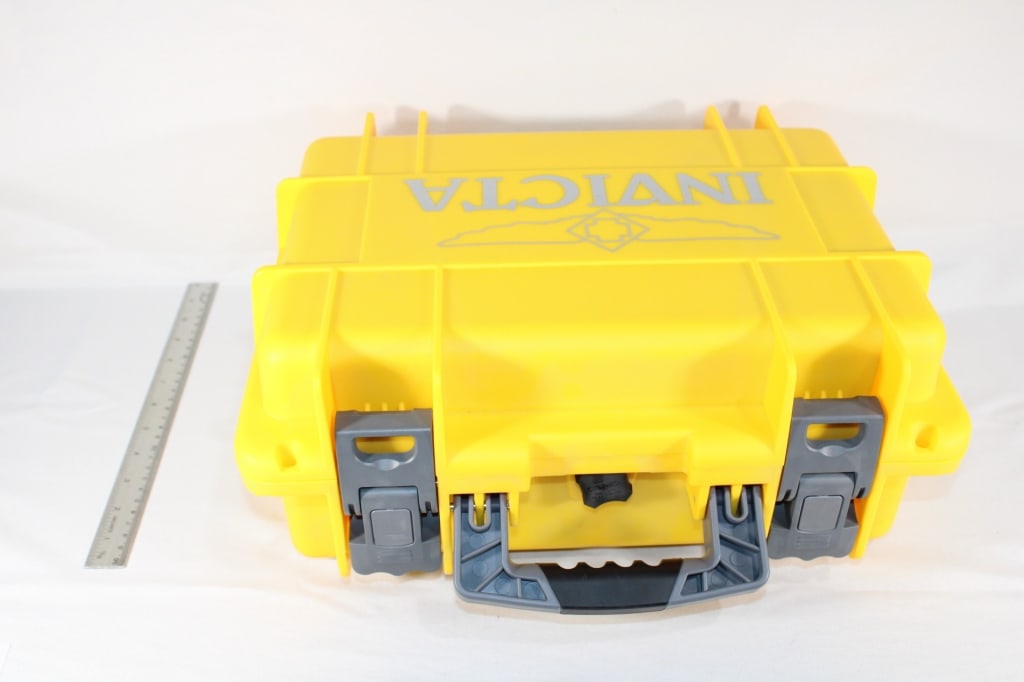 Large INVICTA Plastic watch case (1 of 2)