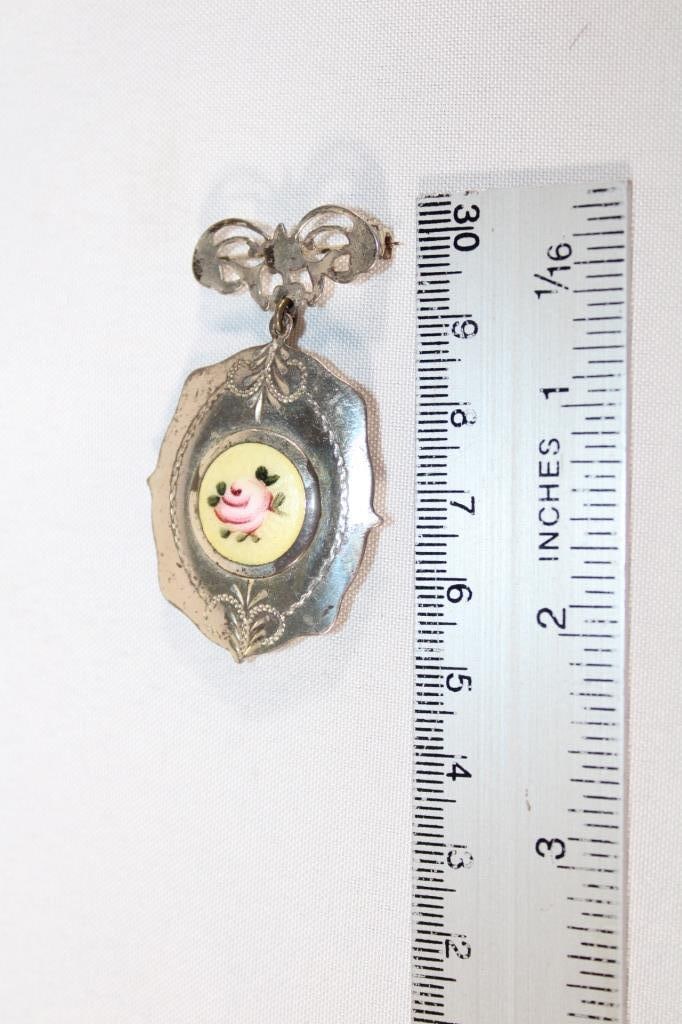 Sterling Silver Guilloche Locket Brooch: good overall condition