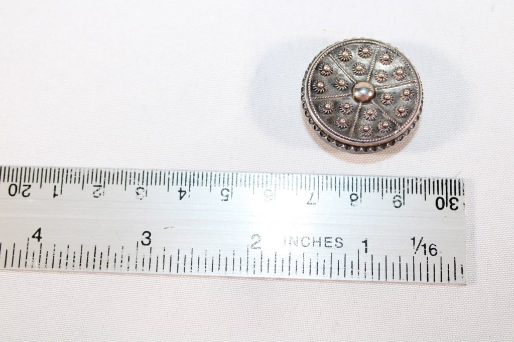 800 Silver Etruscan MidCentury perfrom button: good overall condition .390 ozt