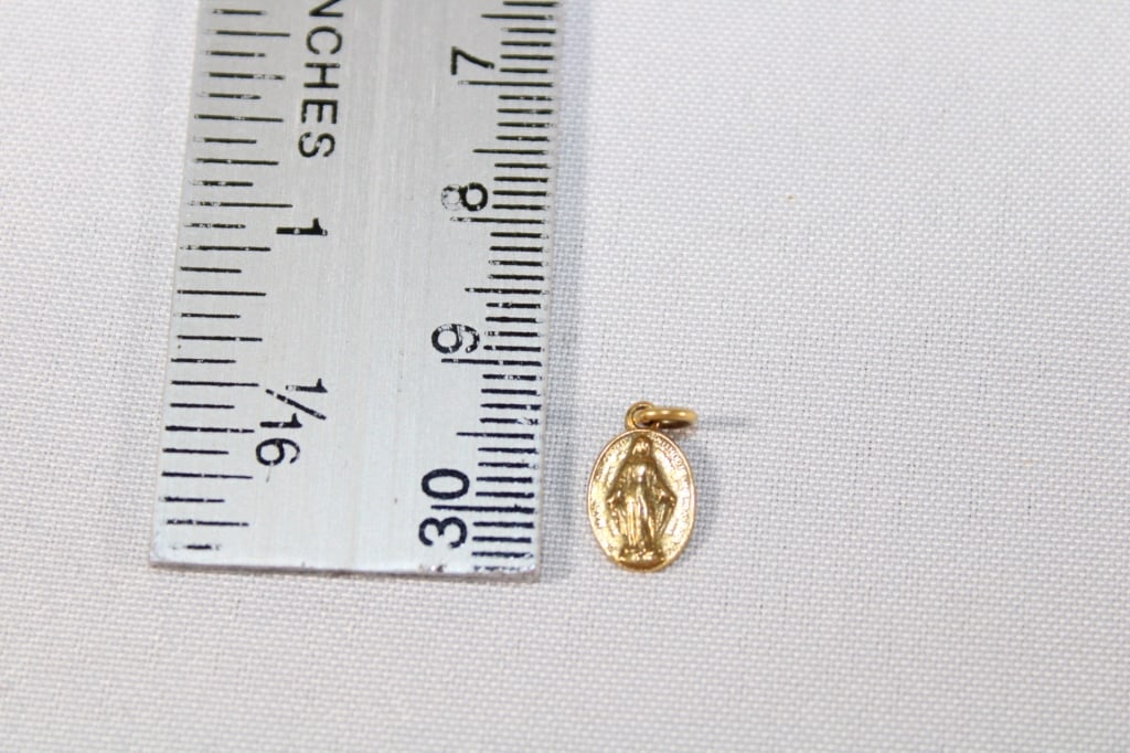 10K Gold Mother Mary Catholic Charm: good overall condition