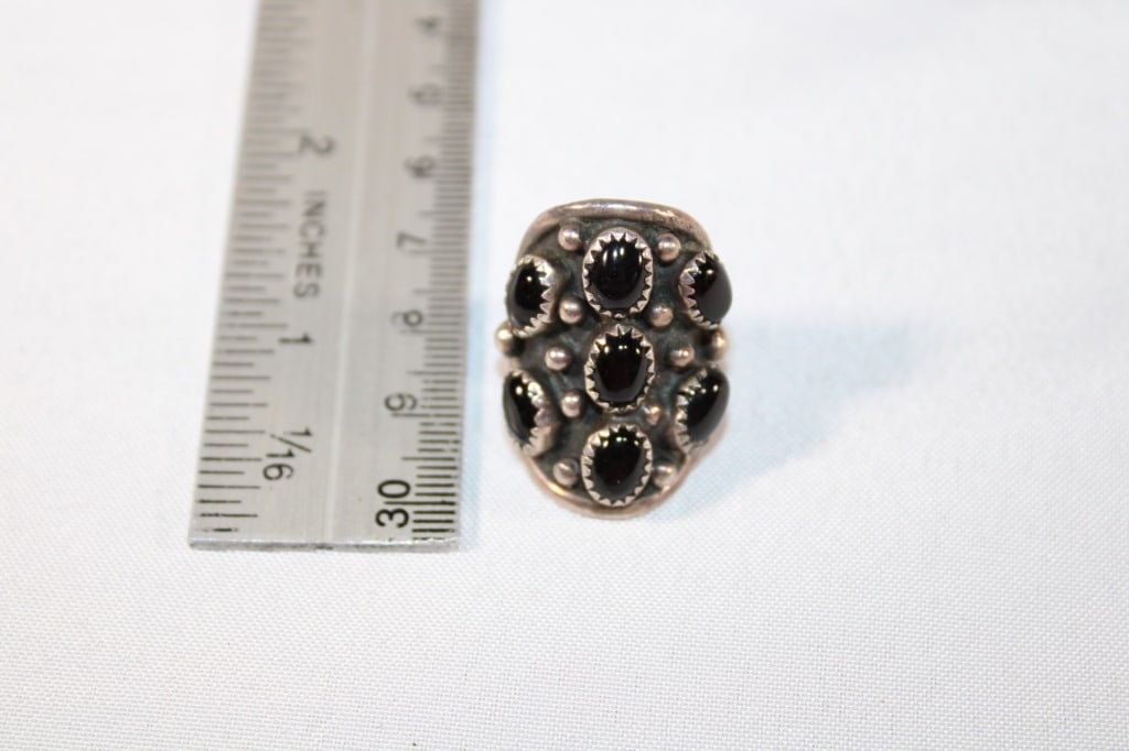 Sz 6 Sterling Onyx Ring singed HY: good overall condition