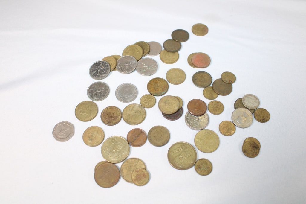 Lot of MIxed Foreign Coin Currency (1 of 4)