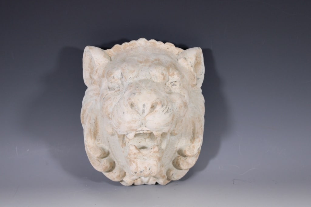 Plaster Lion Head Wall Hanger (1 of 4)