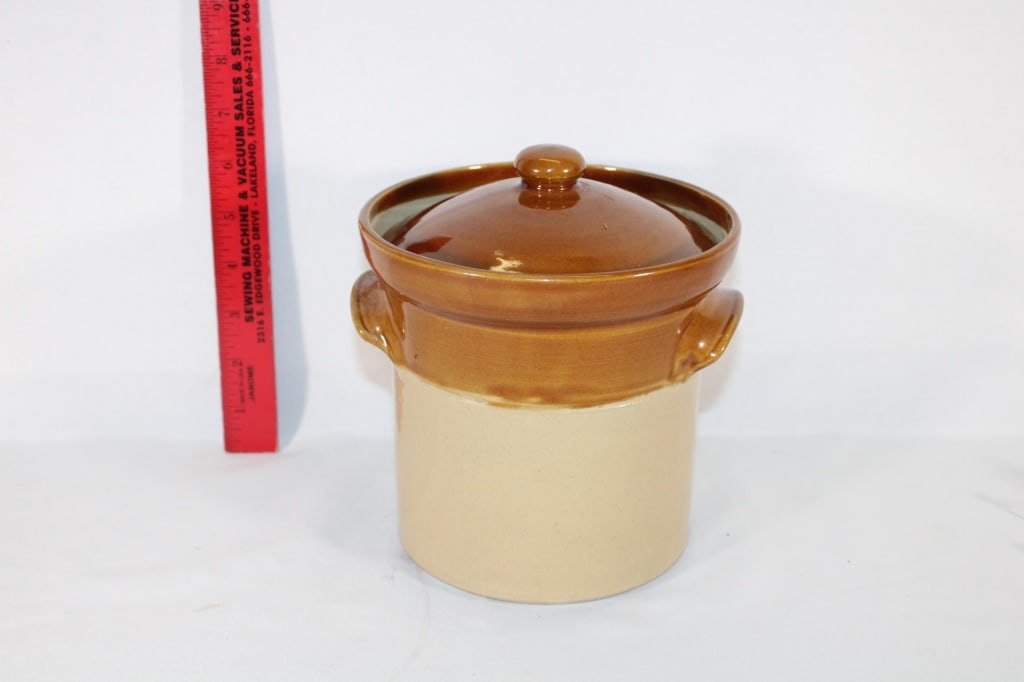 Antique Made in England crock with lid: Good Overall Condition