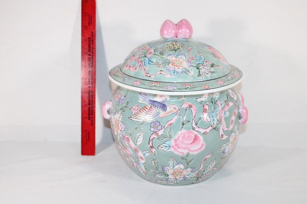 Large Asian style ginger jar (1 of 3)