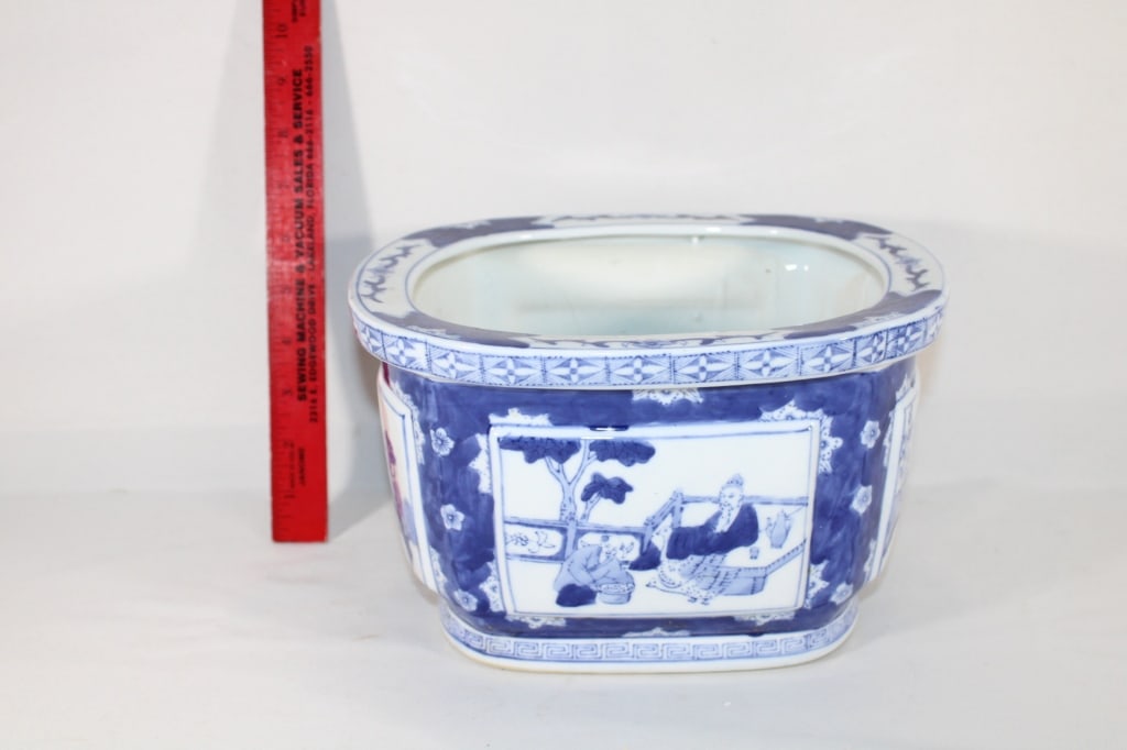 Large Asian style planter (1 of 3)