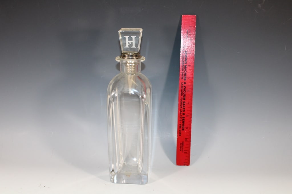 Johnnie Walker Black Label Scotch decanter (1 of 3)