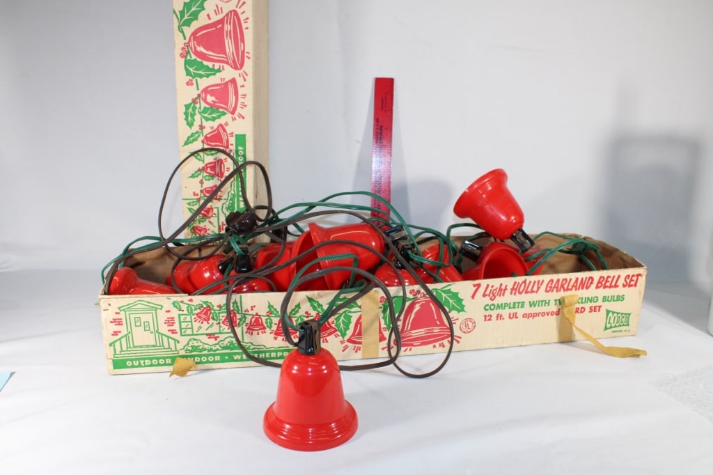 VTG 7 light Holly Garland Bell set: Tested works Good Overall Condition