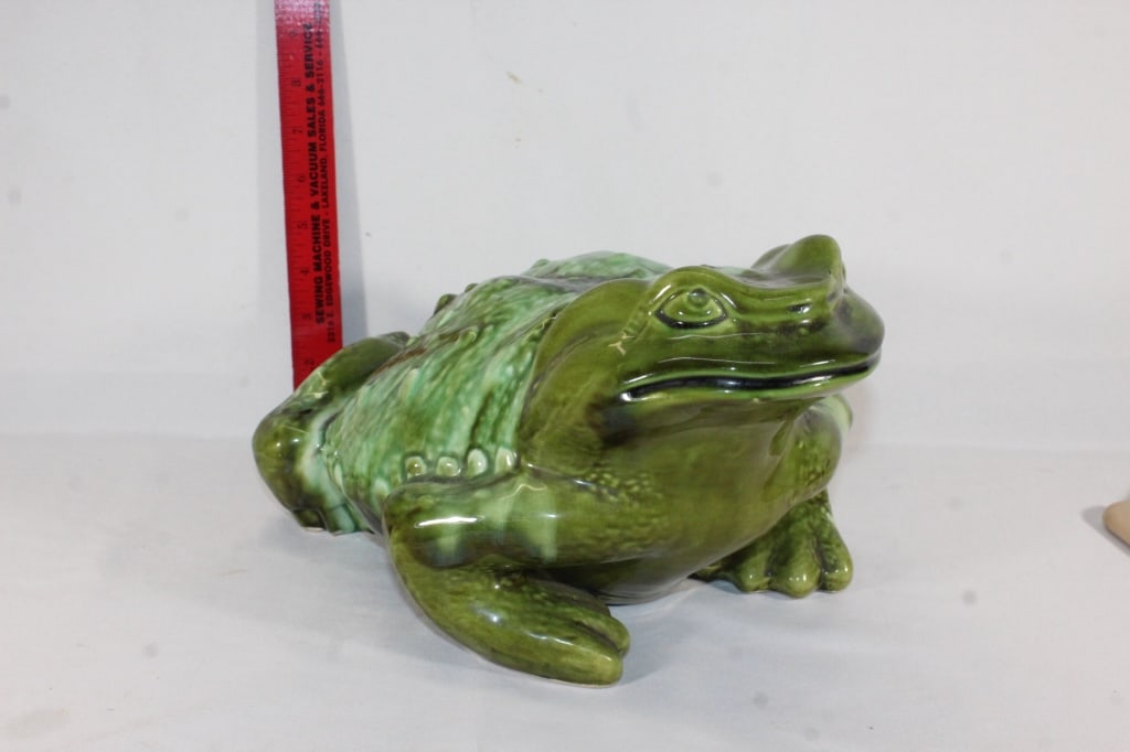 Large Marcia of Calif USA G6F glazed frog (1 of 3)