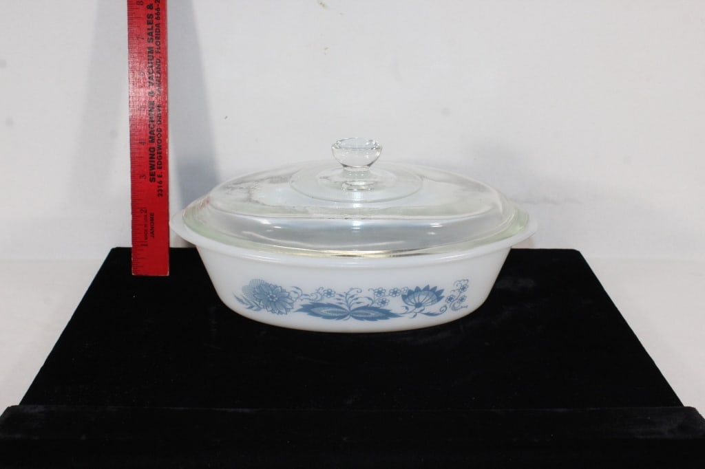VTG Glassbake Blue Onion Casserole dish with lid (1 of 3)