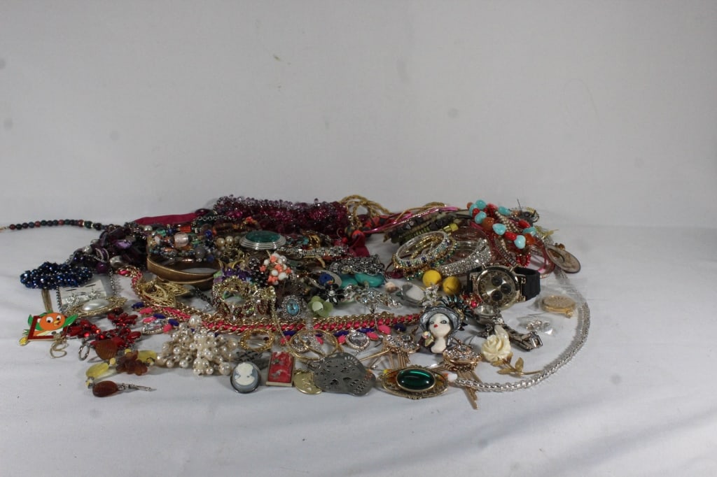 Large Lot of Costume Jewelry: Good as overall pictured